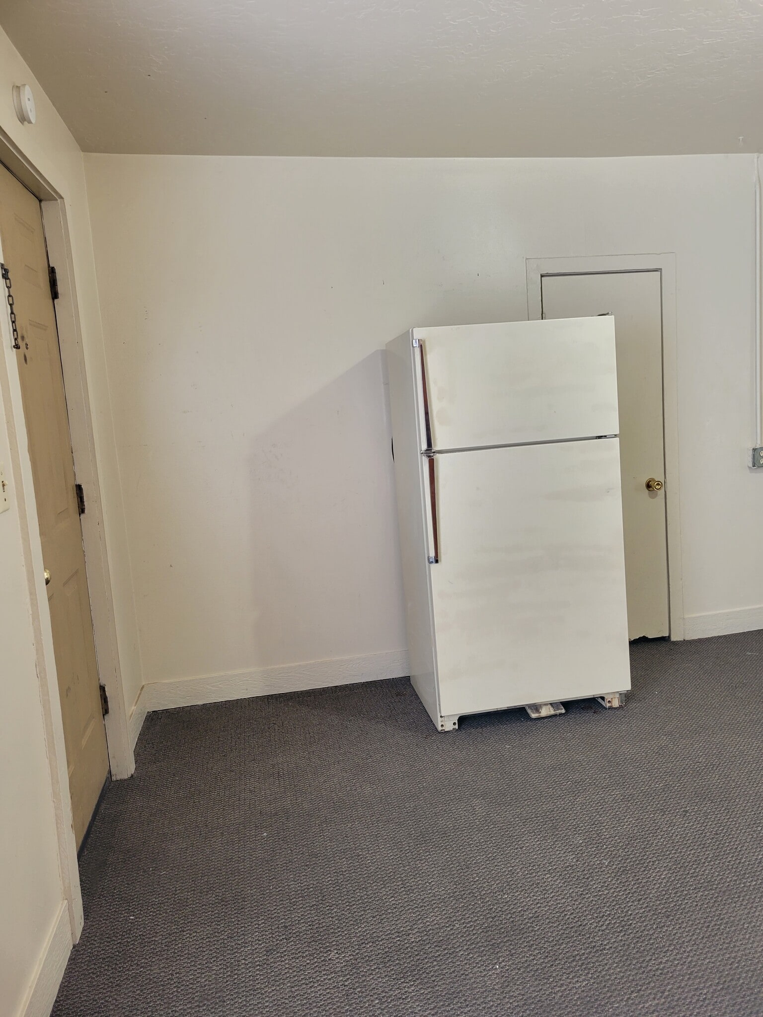 Building Photo - 393 S Eastern Ave