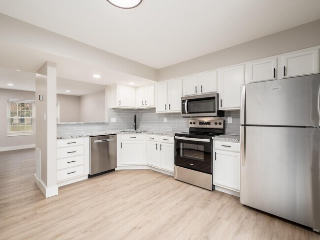 Building Photo - 631 Pebble Pl Dr