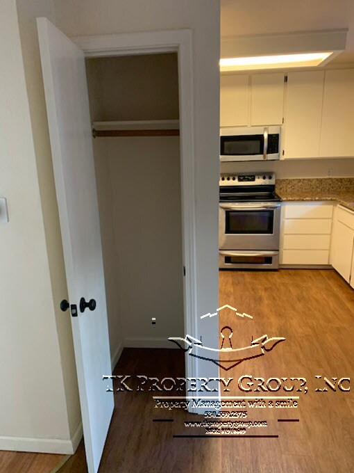 Building Photo - 1335 Oak Ridge Dr