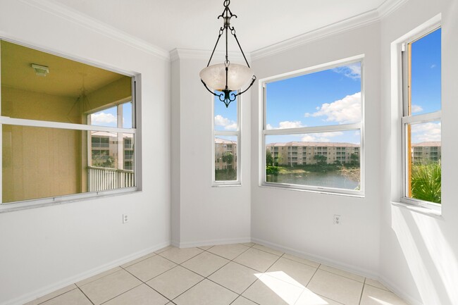 Kitchen Nook - 8570 Kingbird Loop