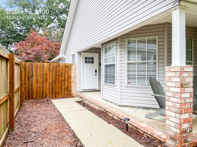 Building Photo - Charming 3-Bedroom Home in East Hill!