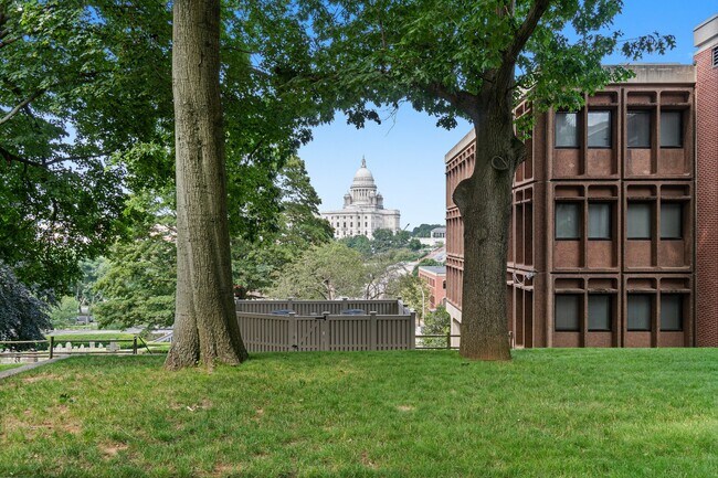 Building Photo - 71 Benefit St