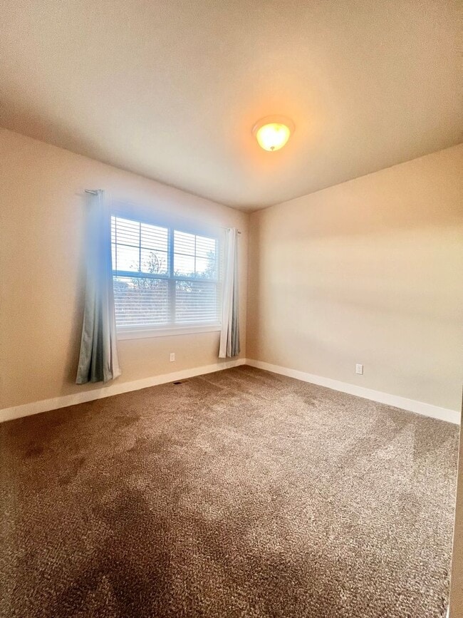 Building Photo - 3 bedroom/2.5 bath Condo with attached 2 car garage In Fossil Lake Subdivision in Fort Collins, CO