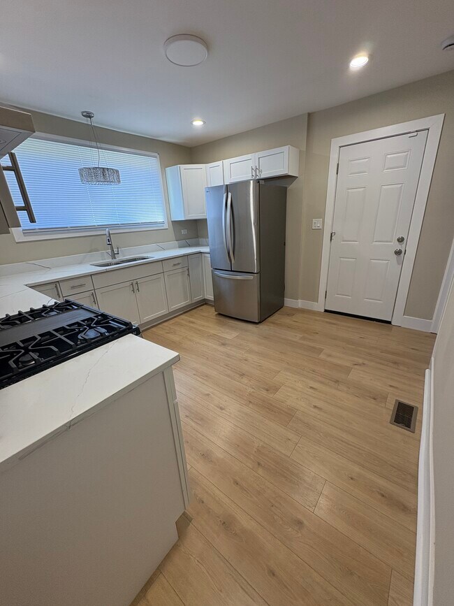 Building Photo - JS LLC