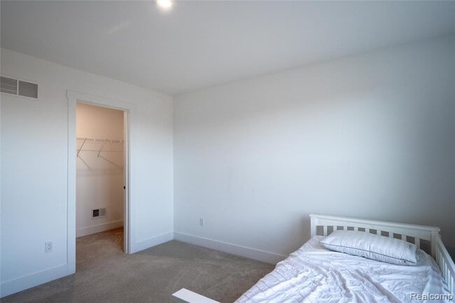 Building Photo - 5556 Hobart Ct