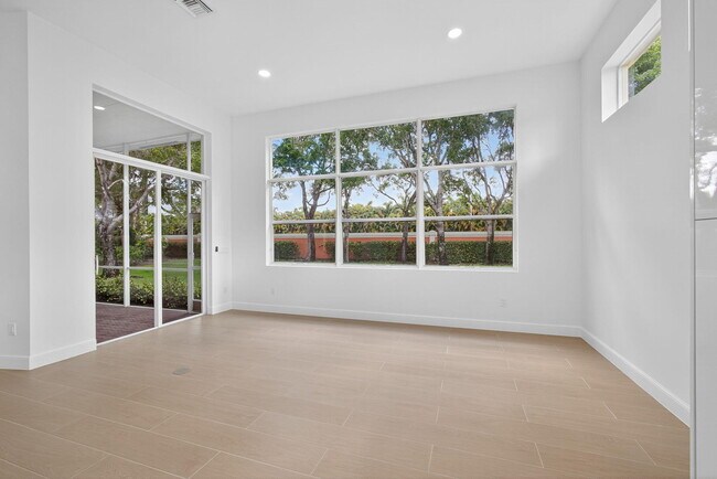 Building Photo - 8873 Via Brilliante