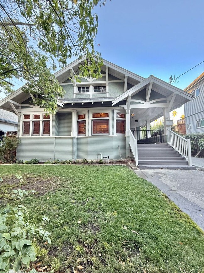 Building Photo - Luxury Victorian Rental: A Downtown San Jo...