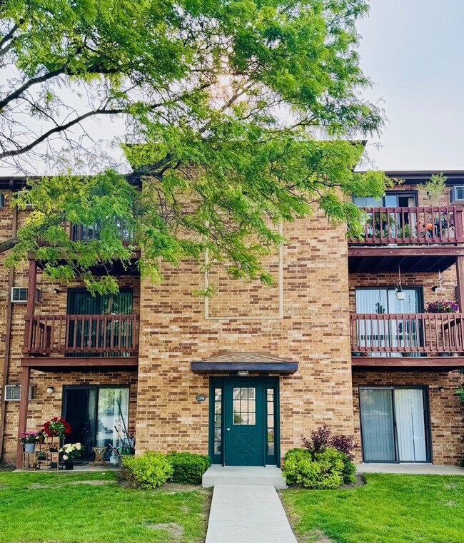 Primary Photo - 1356 Geneva Dr