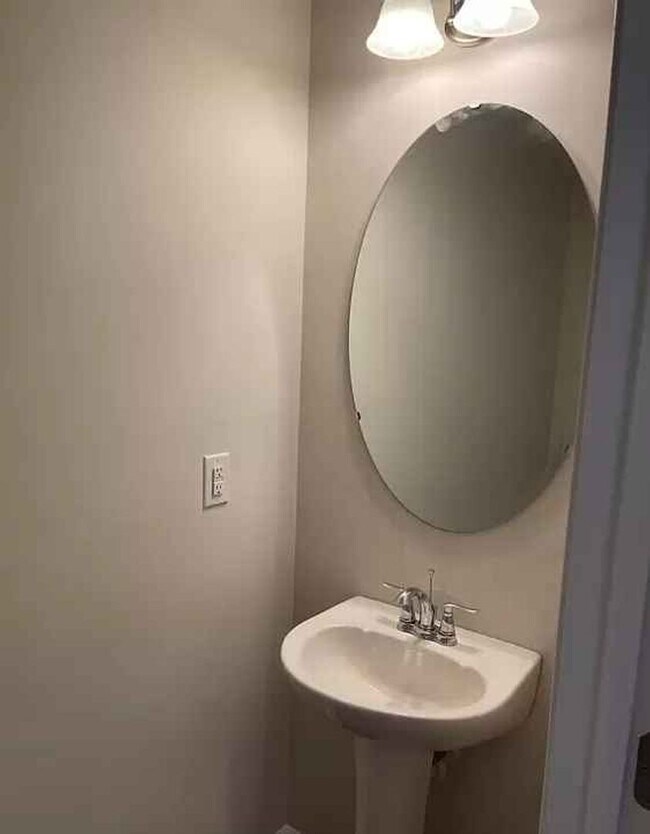 Beautiful 4BD/ 2.5BA home is available for... 2713 Plantation Way