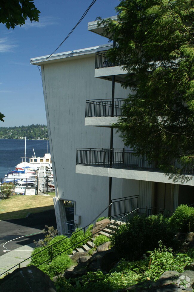 Building Photo - Aqua Marina Apartments & Moorage