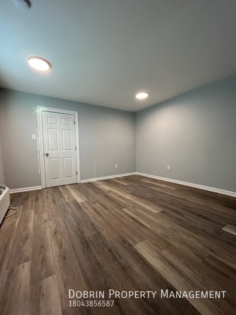 Building Photo - Updated 1 bed Near Downtown in a Neighborh...