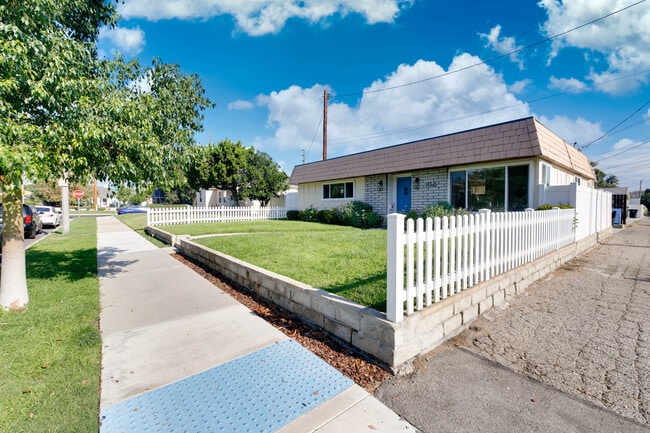 Building Photo - 1138 N Valley St