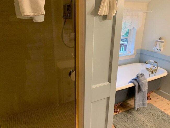 Building Photo - Charming 1BR House in Shelton