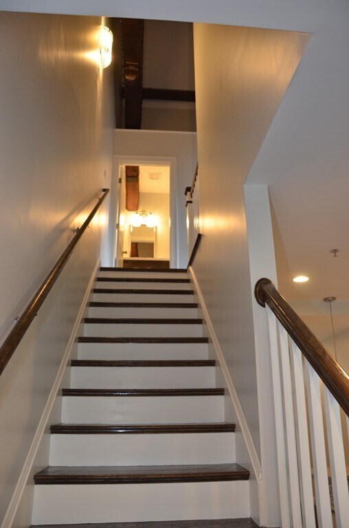 Building Photo - 6 Admirals Wy
