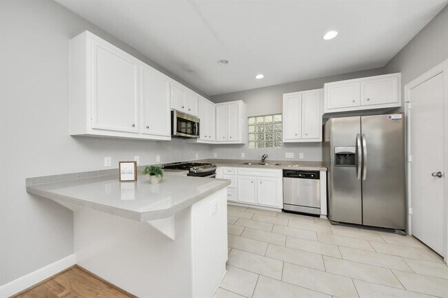 Building Photo - 3718 Main Poplar Dr