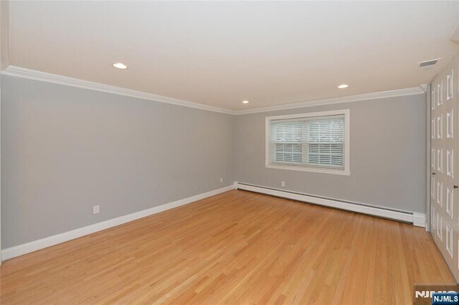 Building Photo - 21-31 Ridge Road Unit D15