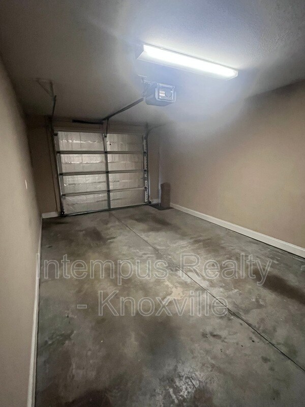 Building Photo - 1420 Hazelgreen Way