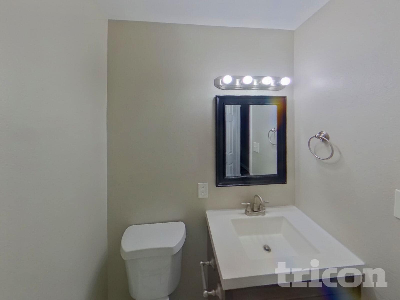 Building Photo - 1228 N Chelton Rd