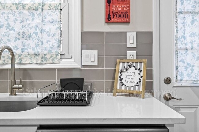 Building Photo - 2620 Englehardt St