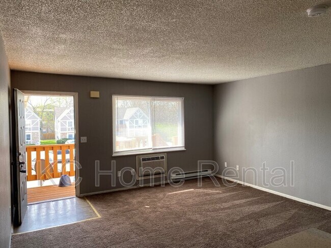 Building Photo - 561 N Somerset Terrace