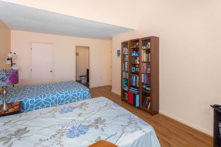 Master Bedroom - 50 S Common St