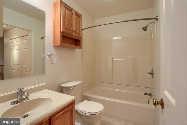 Building Photo - 802 Cambridge Ct