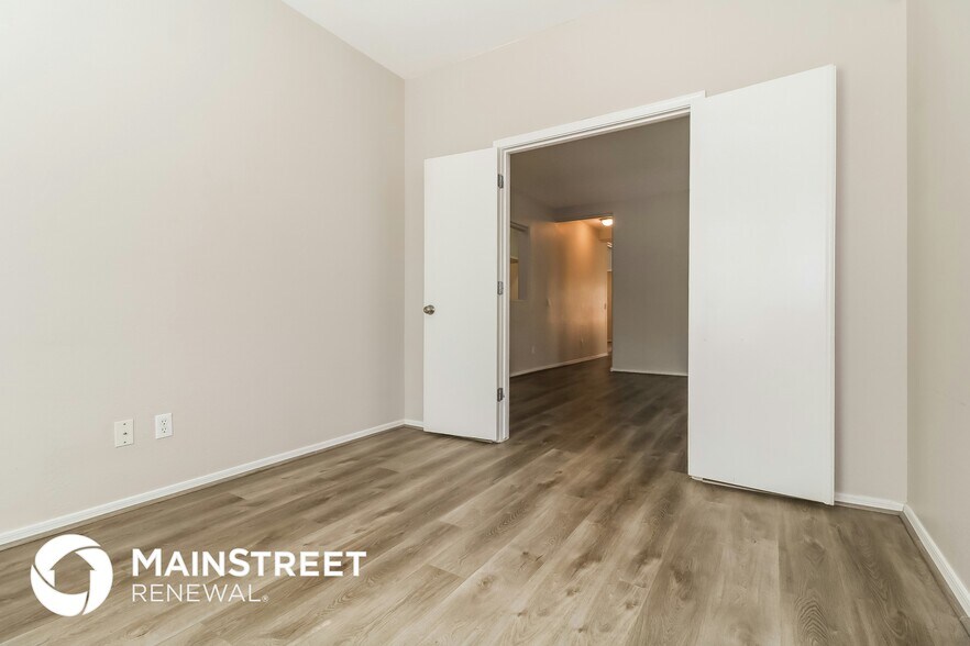 Building Photo - 15220 W Shaw Butte Dr