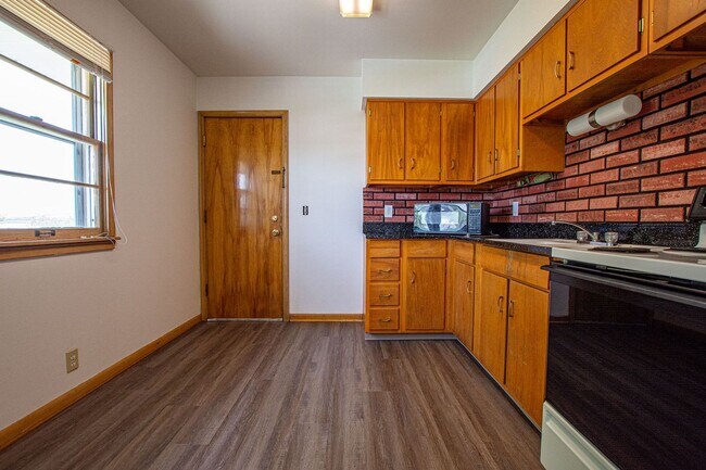Building Photo - 3328 S 82nd Ave