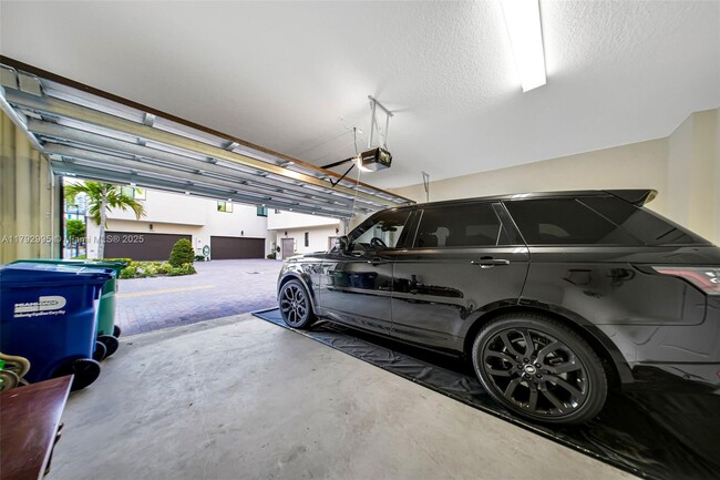 Building Photo - 4707 NW 83rd Ct