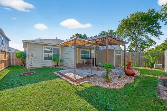 Building Photo - 2034 Wooded Oaks Dr