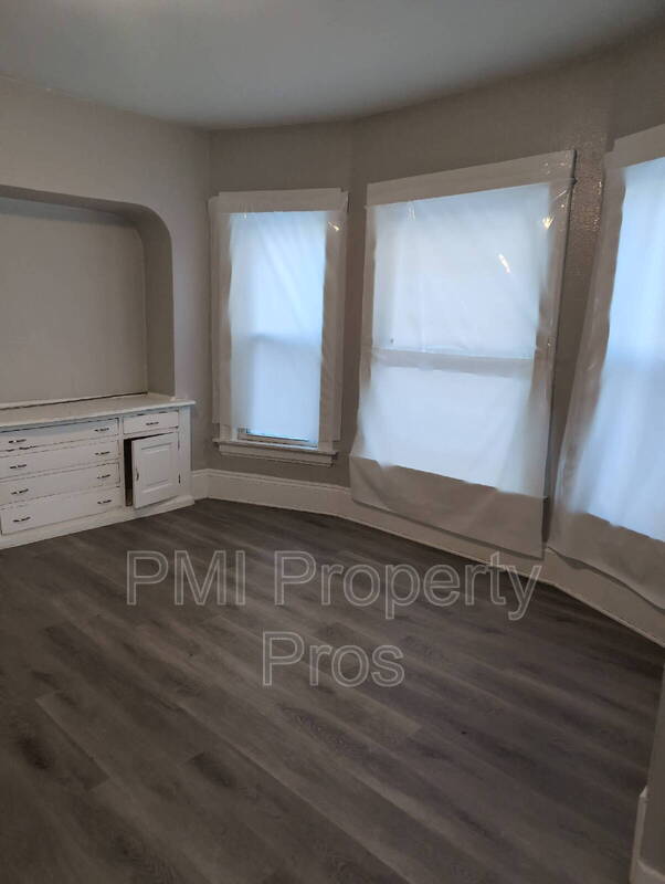 Building Photo - 2132 N 40th St