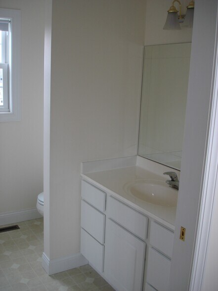 Building Photo - 1073 W Cook Rd