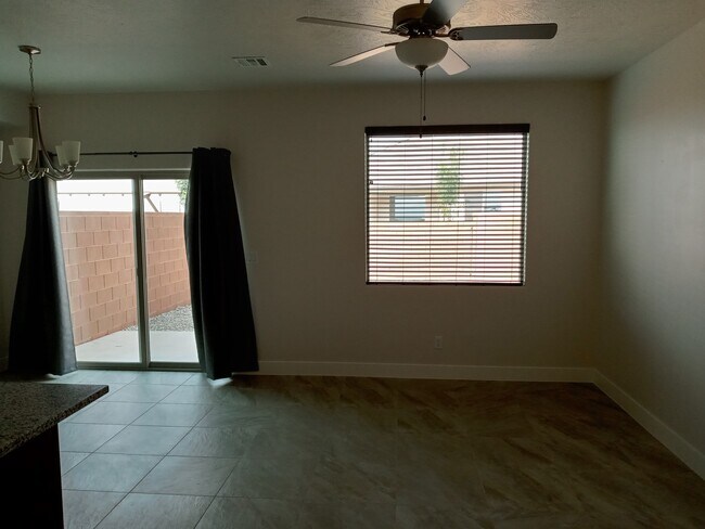 Building Photo - 1005 N Tortoise Rock Dr