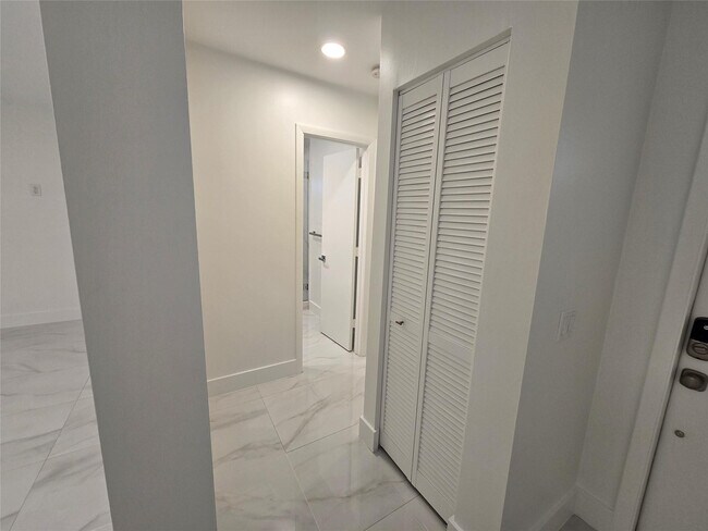 Building Photo - 1303 Seagrape Cir