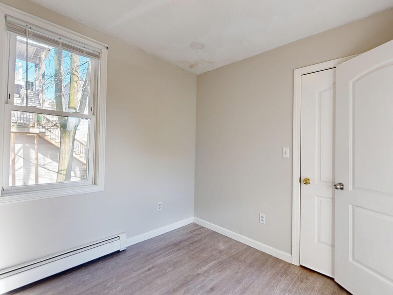 Building Photo - 329 Paris St