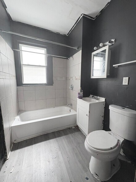 Building Photo - 406 Shelton Ave