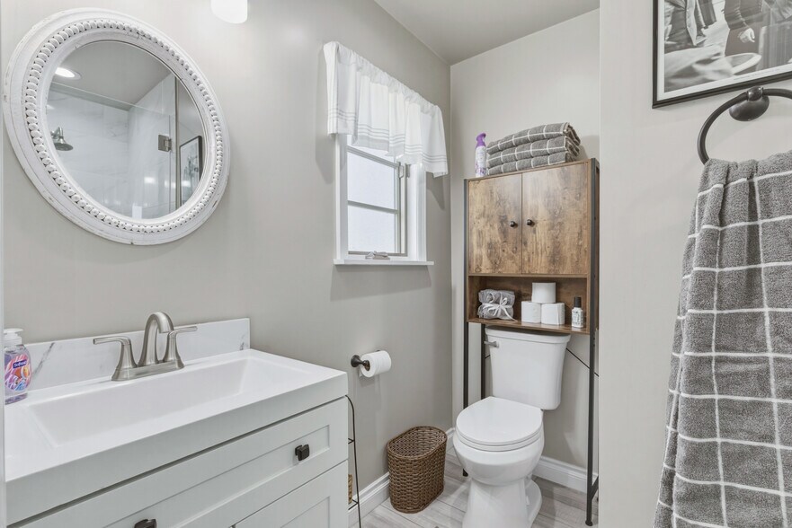 Building Photo - 4178 Ince Blvd