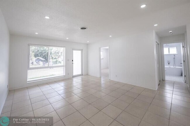 Building Photo - 930 Orange Isle