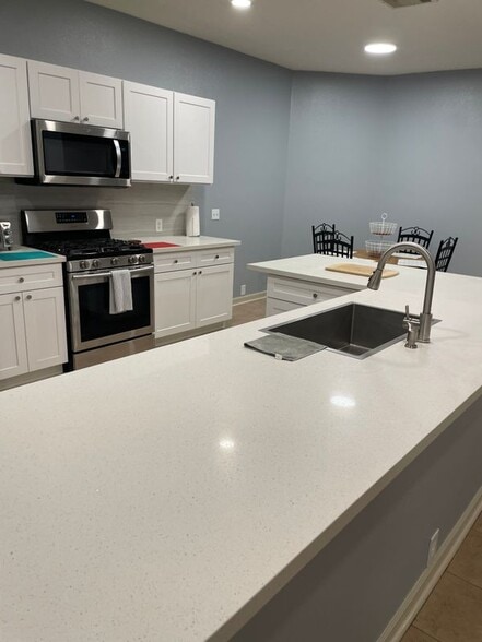 Building Photo - 5730 Baldwin Elm St