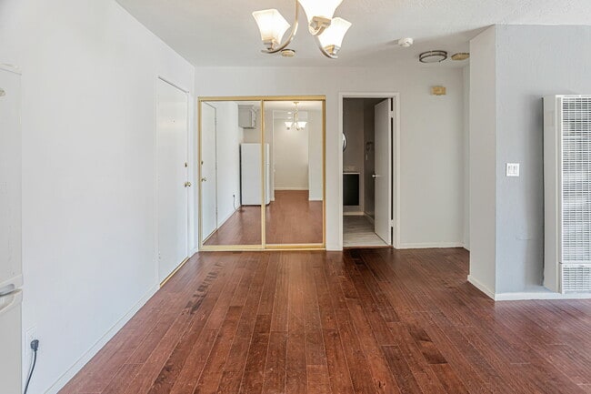 Building Photo - 363 Eden Roc Dr