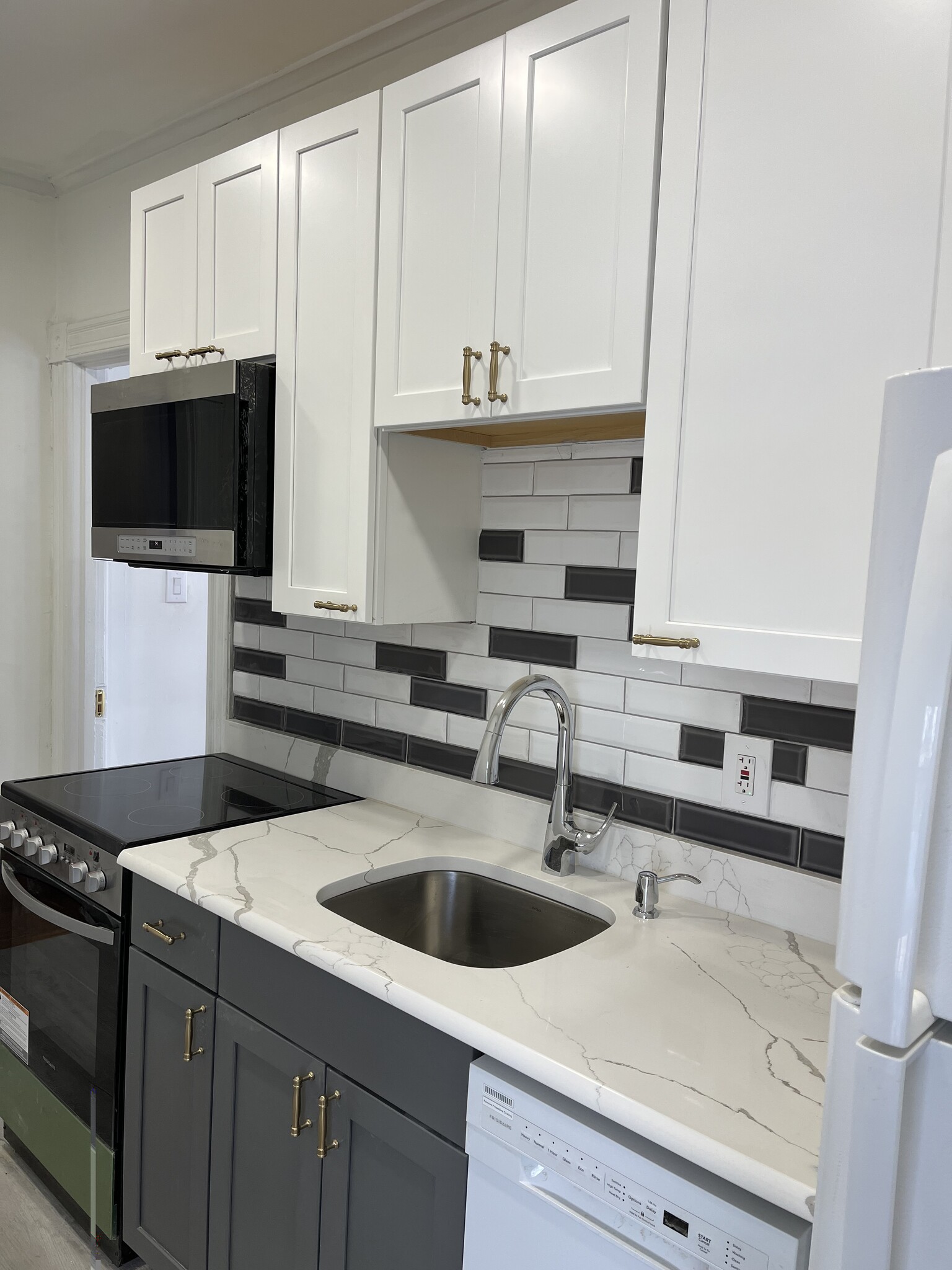 Building Photo - 75 Kearney St