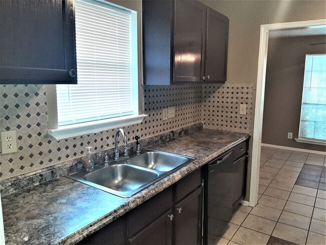 Building Photo - Charming 3-Bedroom, 2-Bath Home in Eastern...