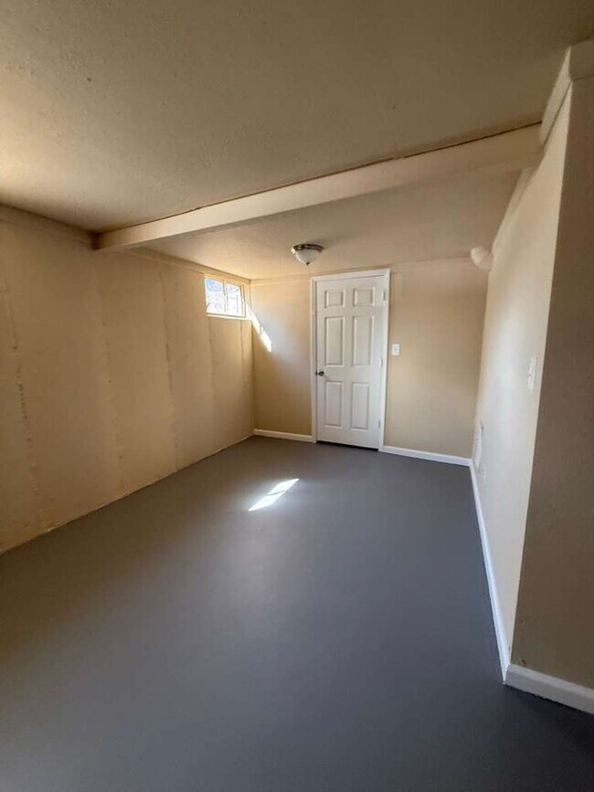 Building Photo - Charming 3-Bedroom, 1 bath Home with Lovely Hardwood Floors in St. Louis! Section 8 STRONGLY PREF...