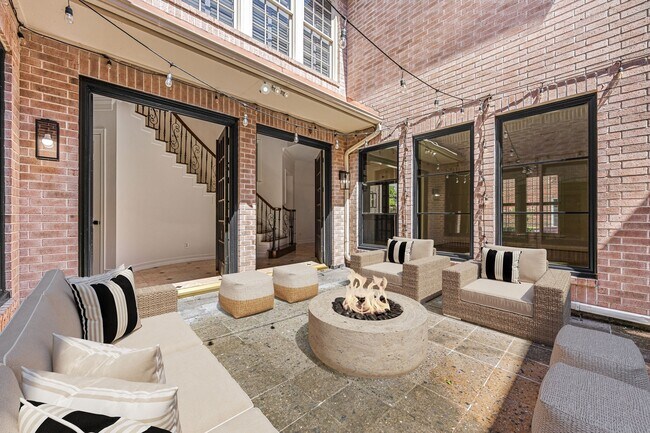 Building Photo - 111 N Wynden Estates Ct