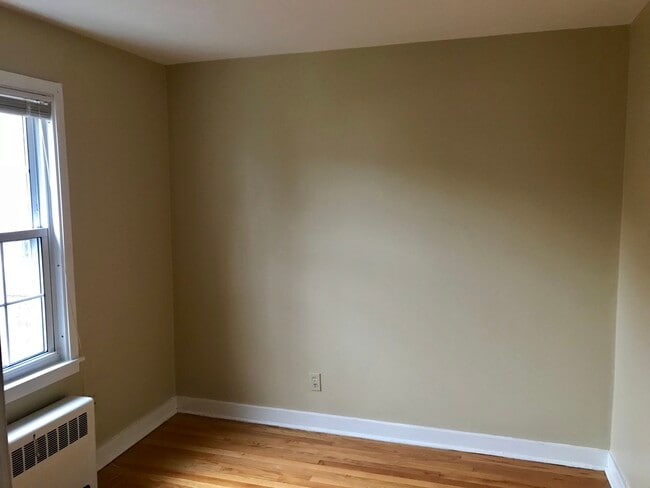 Building Photo - Milton St.