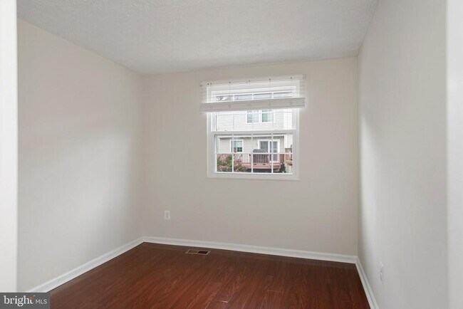 Building Photo - 6324 Lightburn Ct