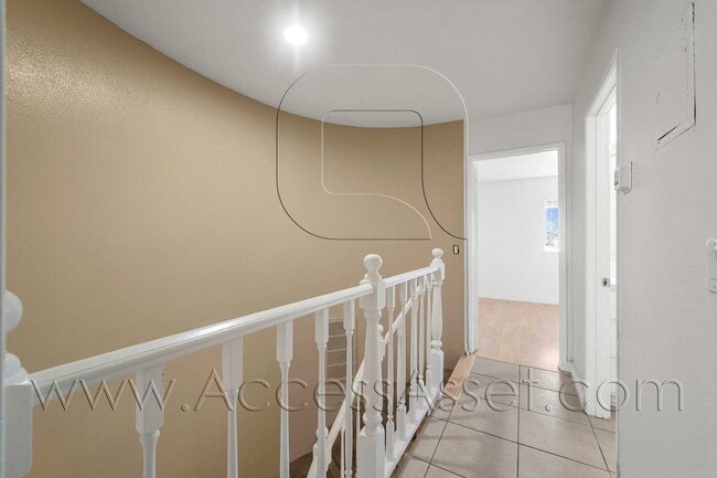 Building Photo - Spacious 2 Bed/2 Bath Home with Private Pa...