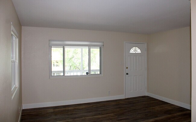 Building Photo - 407 Hill Ave