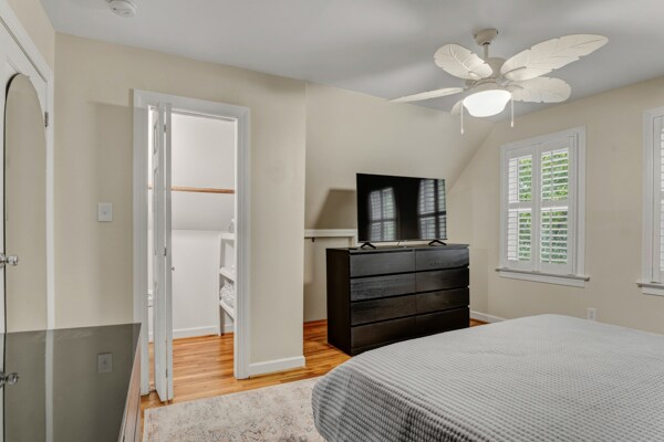 Building Photo - 5713 Dawes Ave