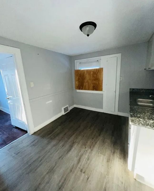 Building Photo - 5520 Haverhill St